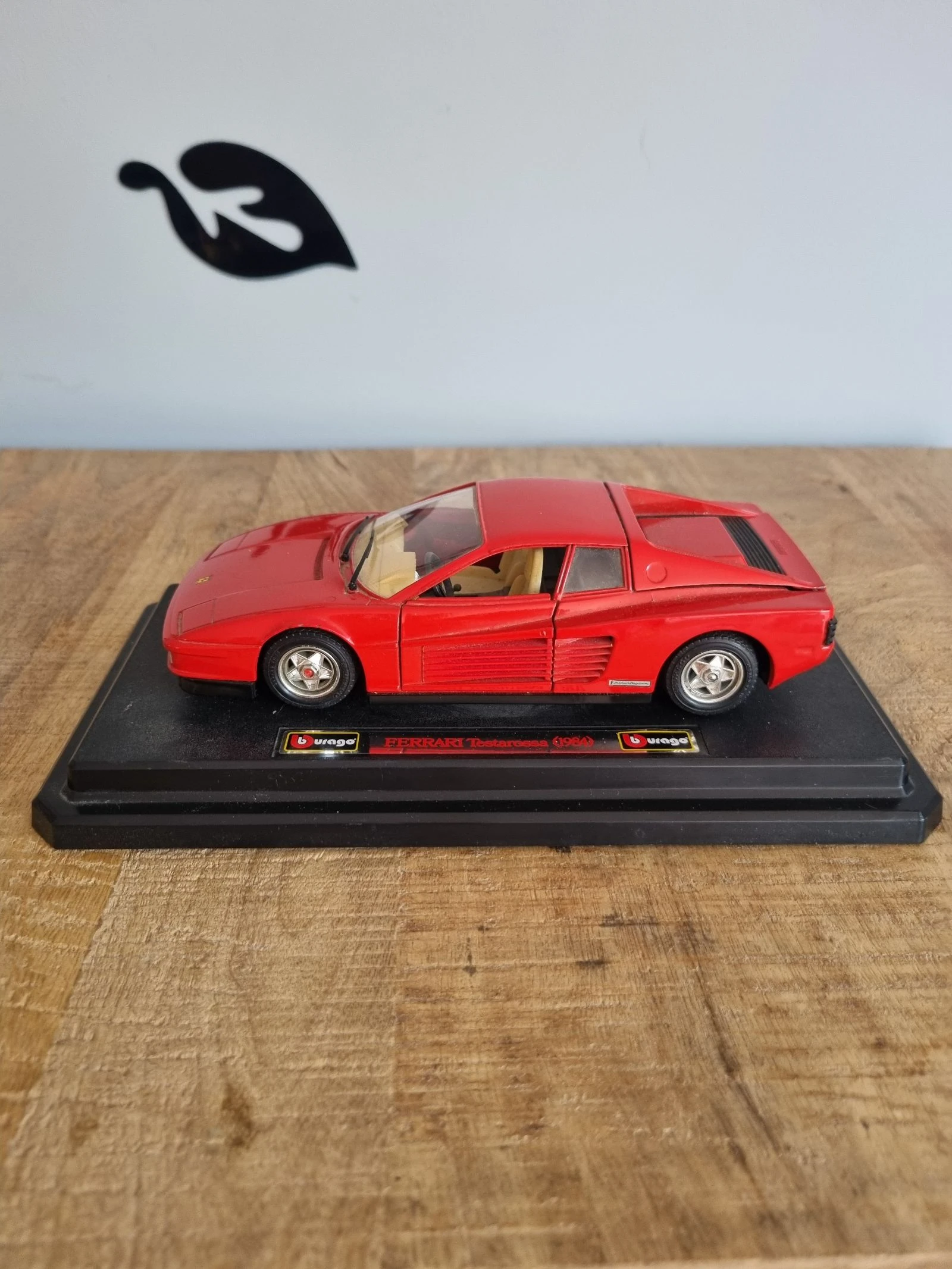 Voiture miniature Bburago Ferrari Testarossa (1984) - Échelle 1/24